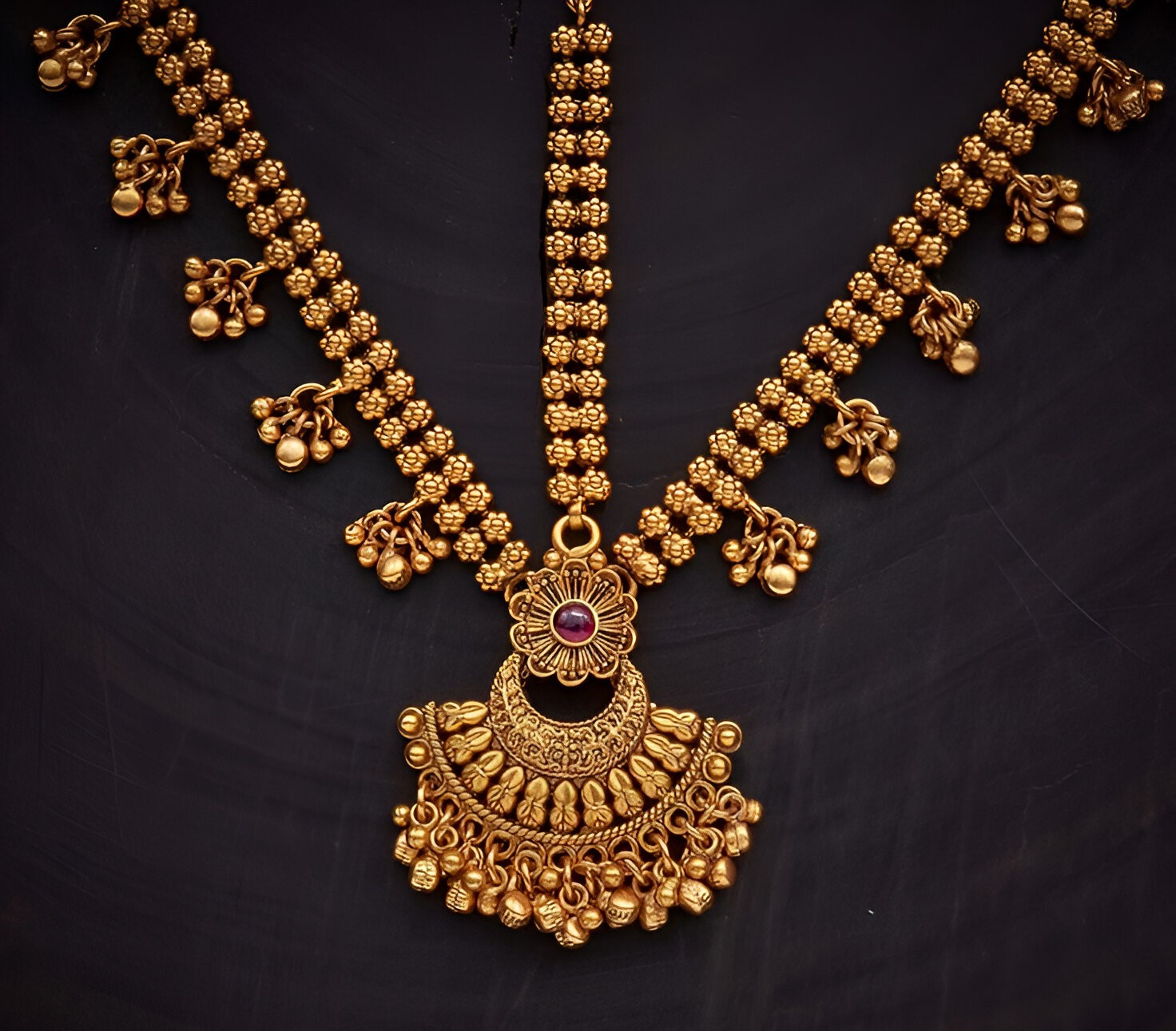 Kundan Maang Tikka
